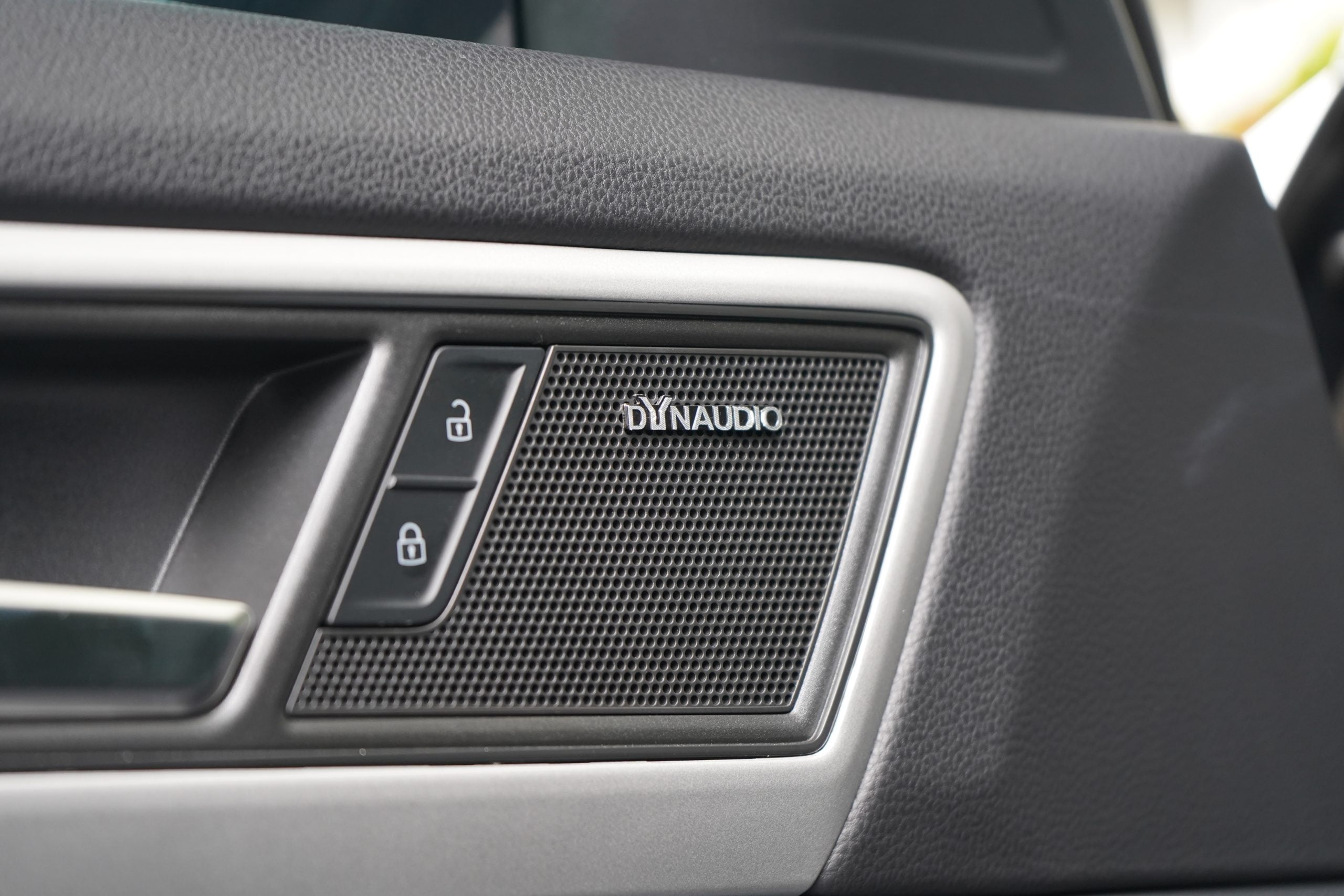 DYNAUDIO CỦA XE VOLKSWAGEN NGHE CÓ HAY KHÔNG? THÔNG TIN VỀ LOA DYNAUDIO -  Volkswagen Phú Mỹ Hưng