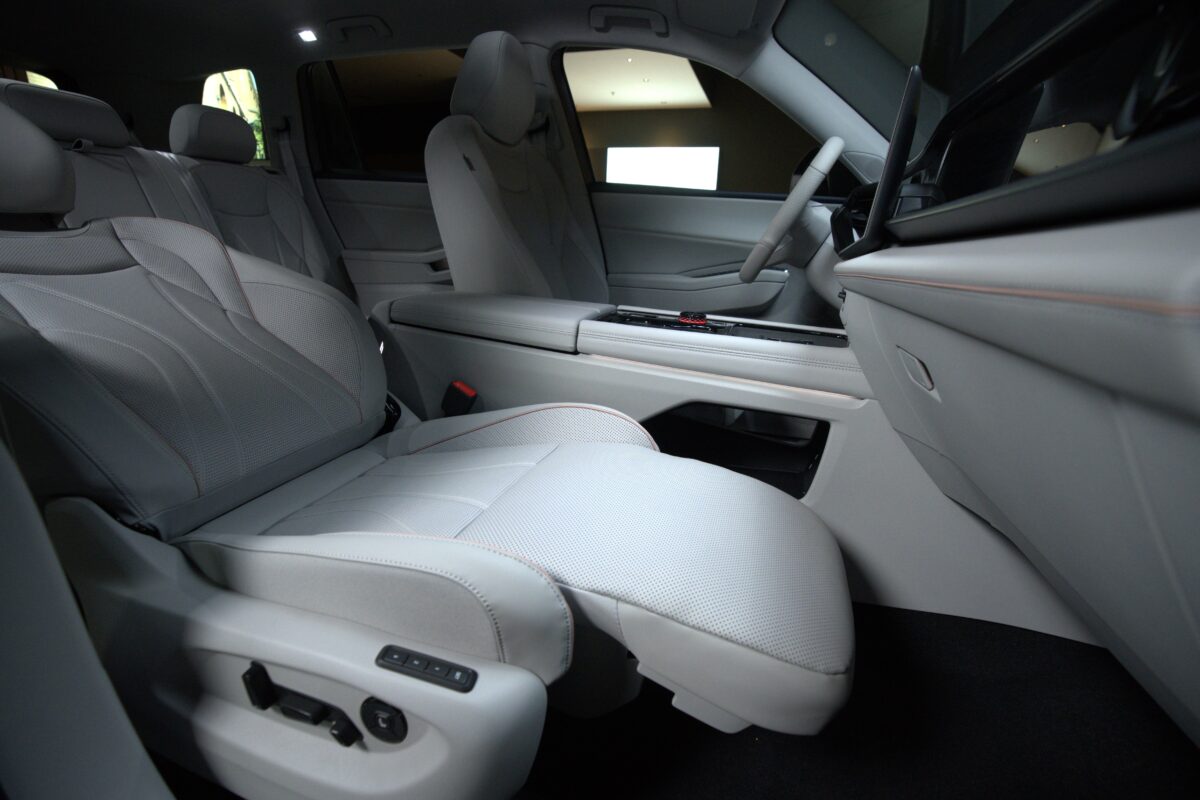Ghế thương gia Queen Seat đầu tiên và duy nhất trong phân khúc SUV